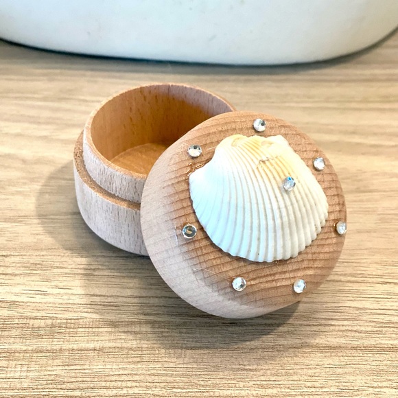 Seashell Trinket Box - Picture 4 of 4